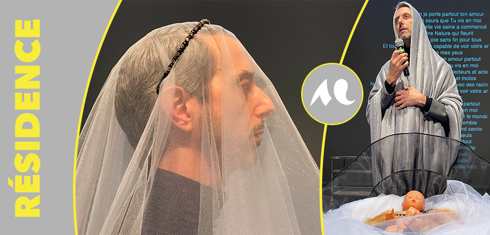 2 photos ; un homme de profil avec un voile et ce même homme de face accroupi © Philippe de Pierpont