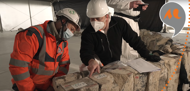 Yves Gallet sur le chantier de Notre-Dame. Image extraite de la vidéos réalisée par le Monde et le CNRS.