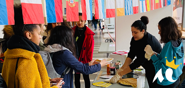 les étudiants ont été nombreux à faire la queue pour recevoir une crêpe ou une part de galette