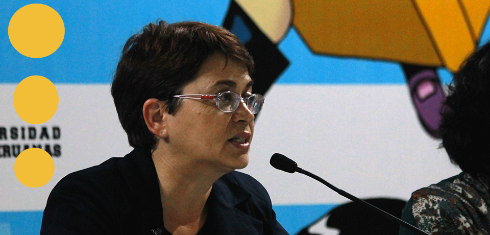 Isabelle Tauzin le 2 août 2015 à Lima - Salon du Livre et table ronde consacrée à la féministe franco-péruvienne Flora Tristan (auteure d'un Essai sur la Nécessité de faire un bon accueil aux femmes étrangères)