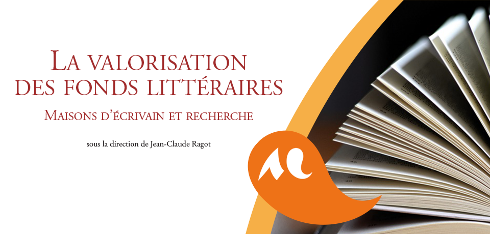 Couverture du livre jouxtant une photographie d'un livre ouvert.