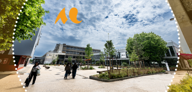 &eacute;tudiants qui marchent sur le parvis de l'universit&eacute; Bordeaux Montaigne