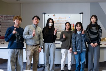 Groupe d'&eacute;tudiants et &eacute;tudiantes.jpg