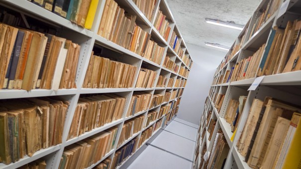Fonds de la Société de Géographie de Bordeaux, conservé dans les sous-sol de la bibliothèque Rigoberta Menchú (campus Montaigne, Université Bordeaux Montaigne)