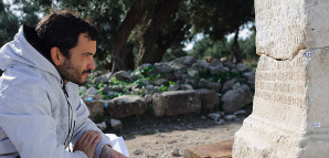 Hernán González Bordas sur le site de Dougga (Tunisie) Cliché Yann Gayet