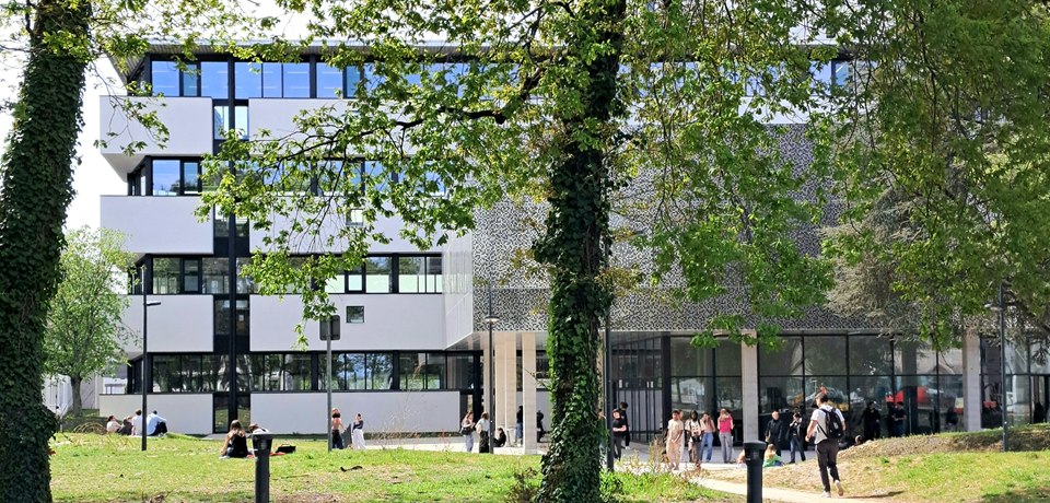 Bibliothèque de Lettres et Sciences humaines - bâtiment BU Droit-Lettres, campus de Pessac