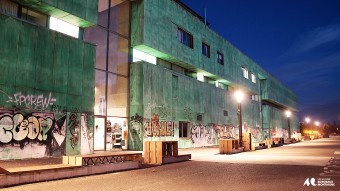 La nuit devant la Maison des Arts-Universit&eacute; Bordeaux Montaigne.jpg
