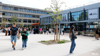 Place centrale parvis-Universit&eacute; Bordeaux Montaigne.png