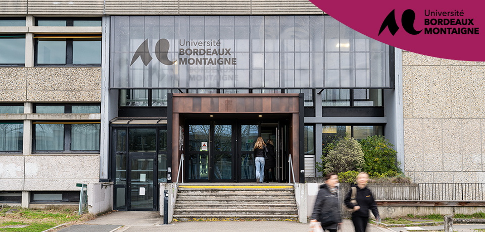 des personnes entrent et sortent du b&acirc;timent Rosa Bonheur
