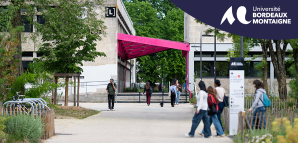 Vue de la galerie rose &agrave; c&ocirc;t&eacute; de l'amphi 700
