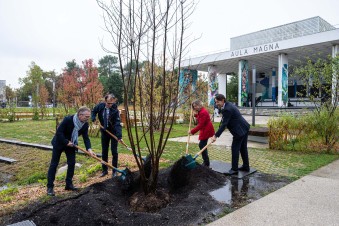 plantation-arbre-symbole-inauguration-campus-2025-©GAUTIER DUFAU.jpg