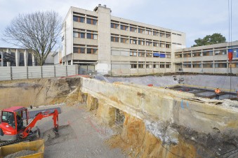 2-Creusement des fondations pour les nouveaux locaux .jpg